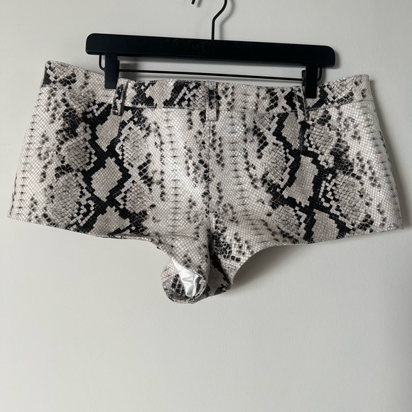 Retrofete NWT Aven Leather Hotpants Shorts in Neutral Snake - Picture 10 of 15